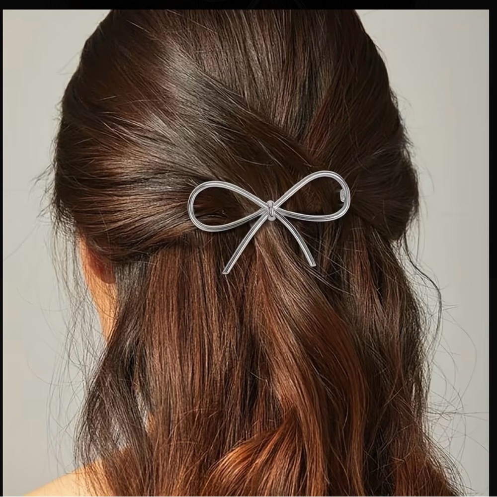 Elegant Silver Bow Hair Clip